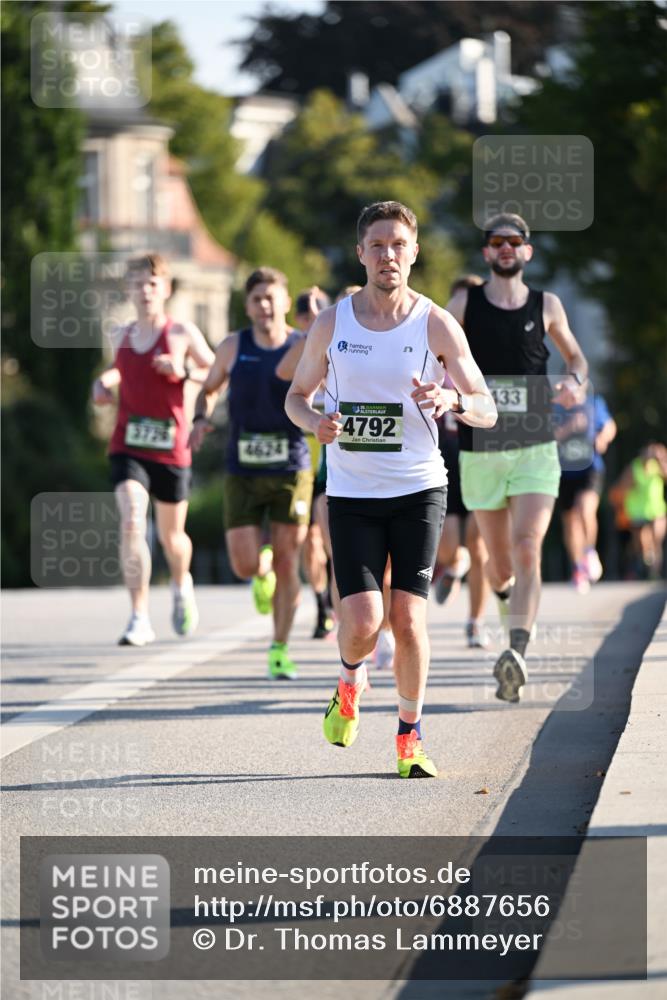 01.09.2024 - BARMER Alsterlauf Dr. Thomas Lammeyer http://msf.ph/oto/6887656 01.09.2024 09:21:10 Laufen 3726, 4624, 4792, 133 meine-sportfotos.de