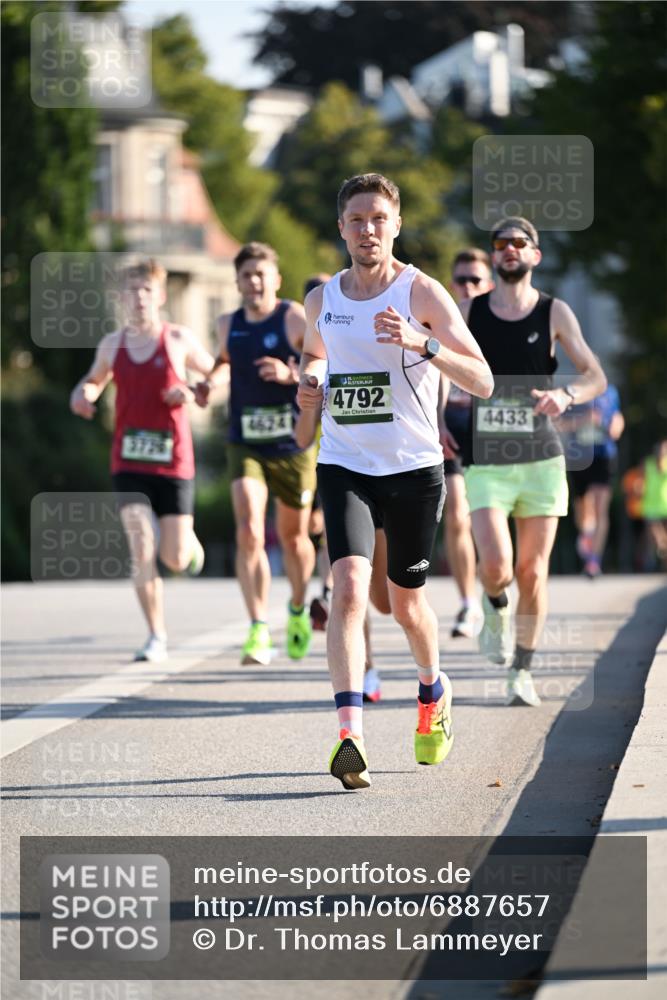 01.09.2024 - BARMER Alsterlauf Dr. Thomas Lammeyer http://msf.ph/oto/6887657 01.09.2024 09:21:10 Laufen 3753, 4792, 4433 meine-sportfotos.de