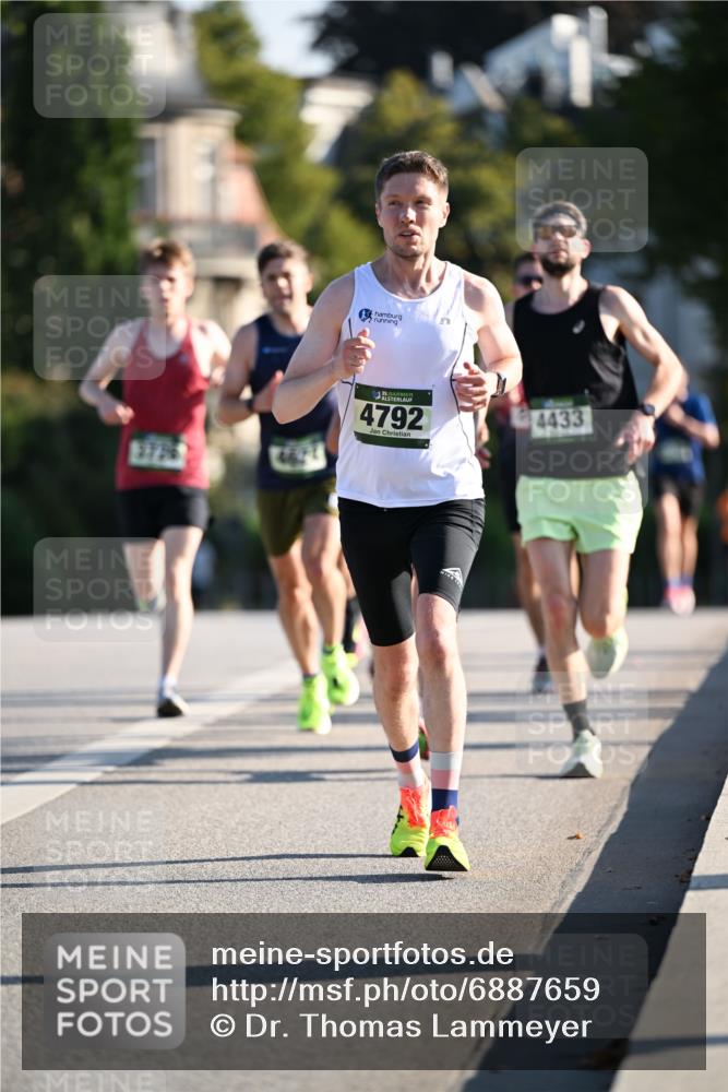 01.09.2024 - BARMER Alsterlauf Dr. Thomas Lammeyer http://msf.ph/oto/6887659 01.09.2024 09:21:10 Laufen 3726, 135, 4792, 4433 meine-sportfotos.de