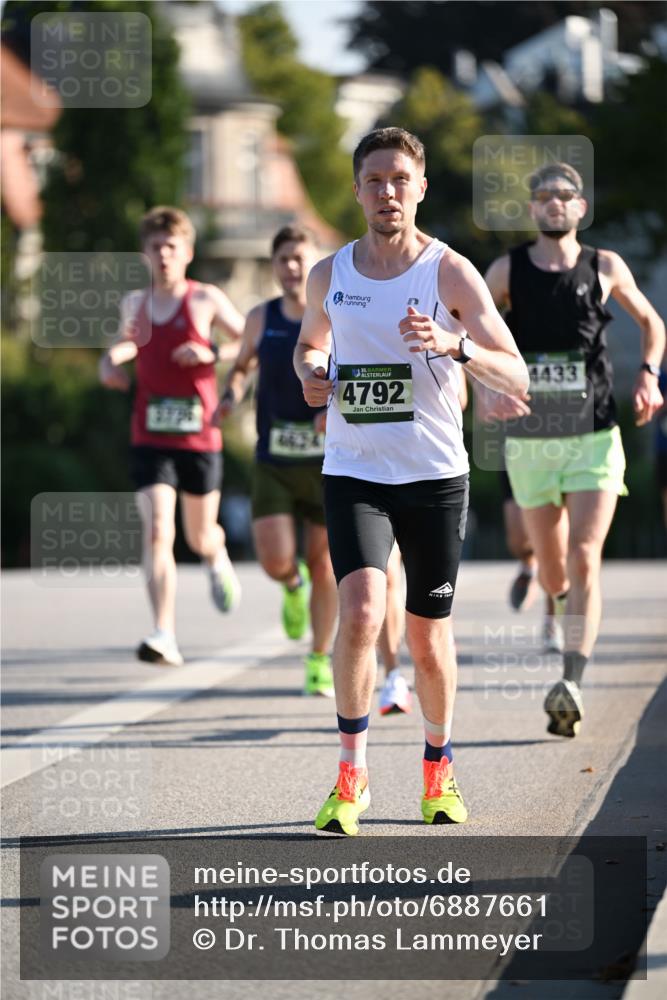 01.09.2024 - BARMER Alsterlauf Dr. Thomas Lammeyer http://msf.ph/oto/6887661 01.09.2024 09:21:11 Laufen 4624, 35, 4792, 4433 meine-sportfotos.de