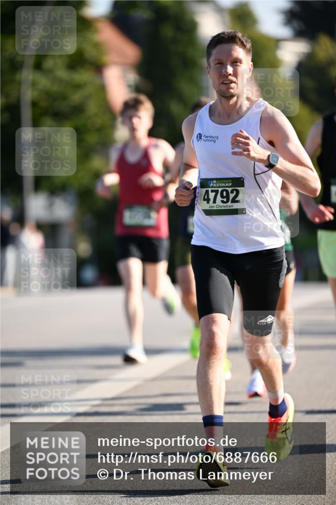 01.09.2024 - BARMER Alsterlauf Dr. Thomas Lammeyer http://msf.ph/oto/6887666 01.09.2024 09:21:11 Laufen 135, 4792 meine-sportfotos.de