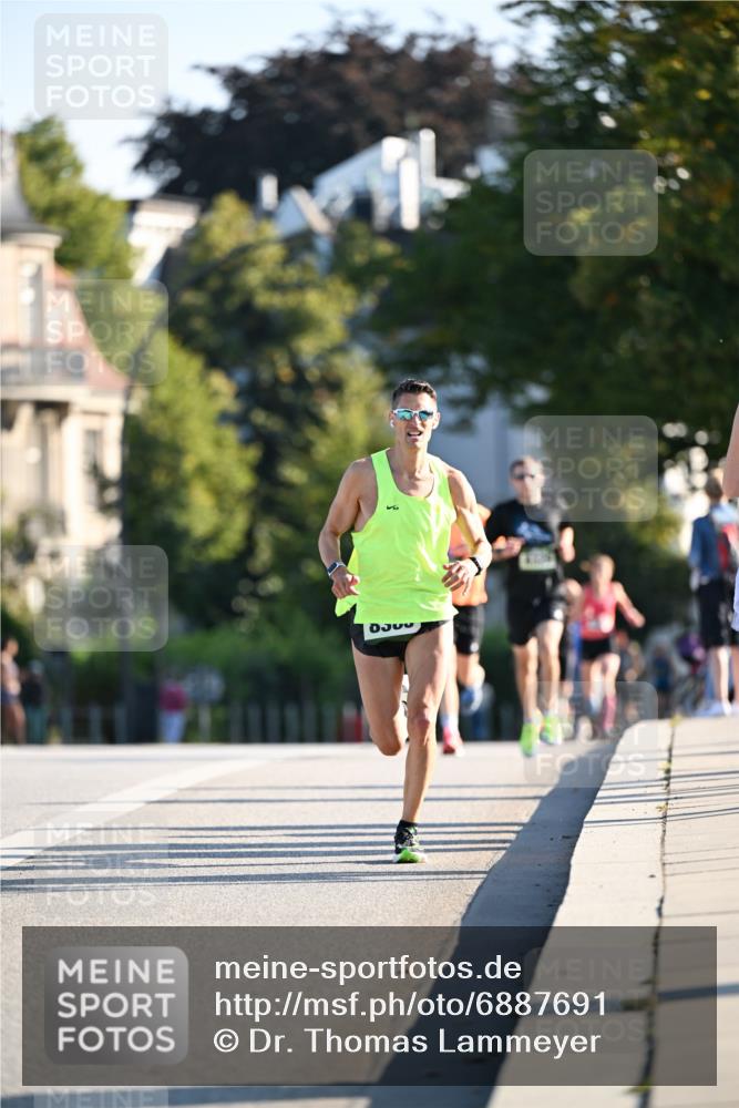 01.09.2024 - BARMER Alsterlauf Dr. Thomas Lammeyer http://msf.ph/oto/6887691 01.09.2024 09:21:21 Laufen 0340 meine-sportfotos.de