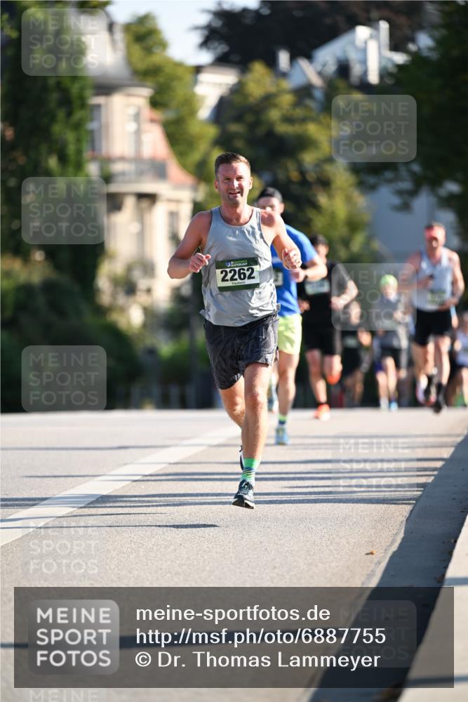 01.09.2024 - BARMER Alsterlauf Dr. Thomas Lammeyer http://msf.ph/oto/6887755 01.09.2024 09:21:35 Laufen 2262 meine-sportfotos.de