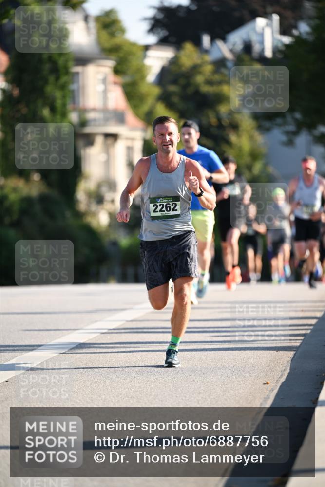 01.09.2024 - BARMER Alsterlauf Dr. Thomas Lammeyer http://msf.ph/oto/6887756 01.09.2024 09:21:35 Laufen 2262 meine-sportfotos.de