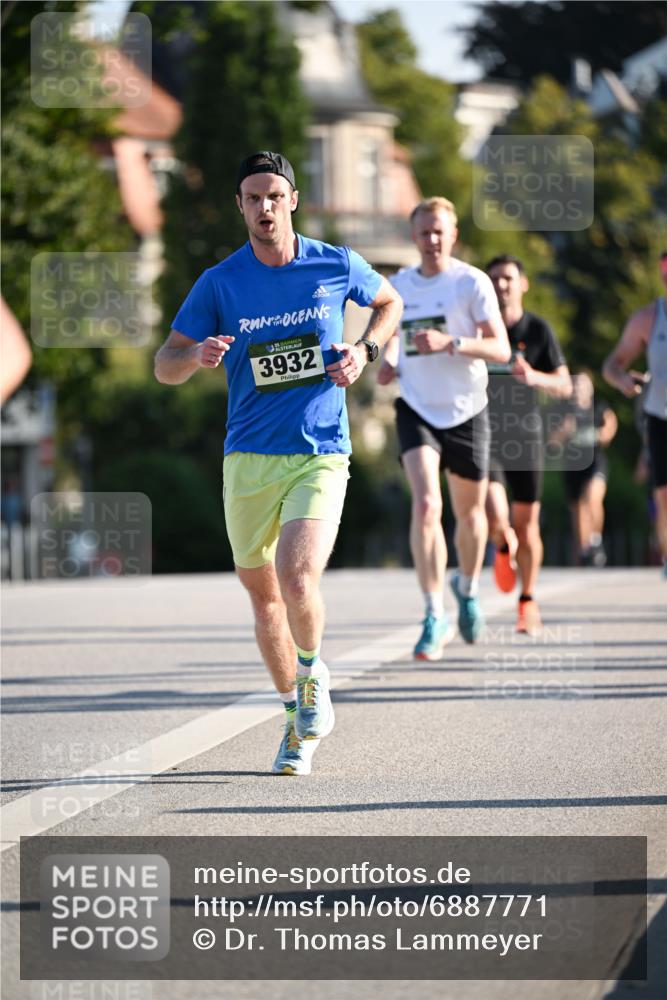 01.09.2024 - BARMER Alsterlauf Dr. Thomas Lammeyer http://msf.ph/oto/6887771 01.09.2024 09:21:38 Laufen 35, 3932 meine-sportfotos.de