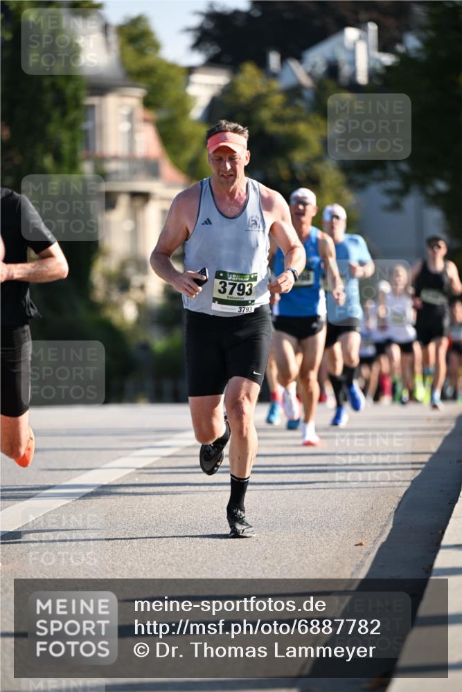 01.09.2024 - BARMER Alsterlauf Dr. Thomas Lammeyer http://msf.ph/oto/6887782 01.09.2024 09:21:40 Laufen 3793, 3793 meine-sportfotos.de