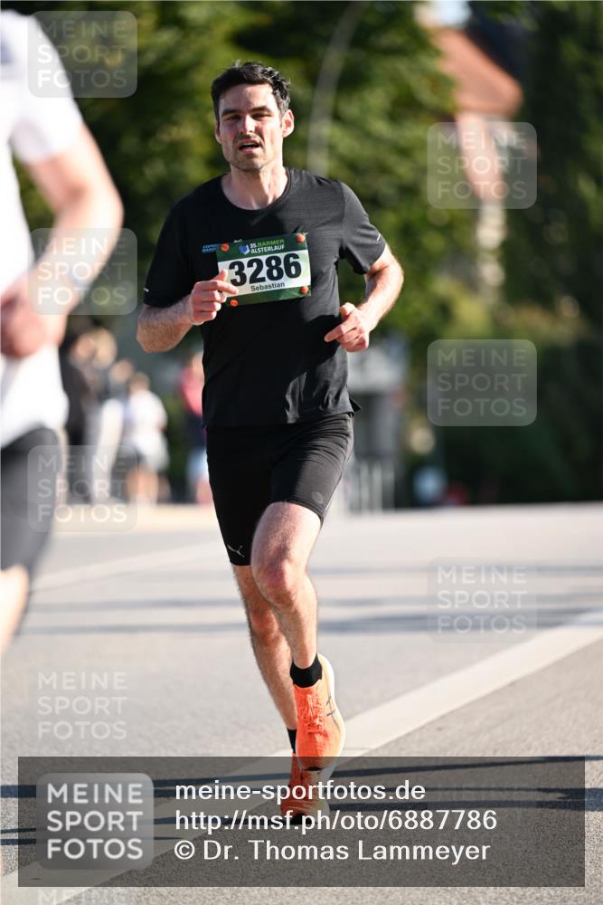 01.09.2024 - BARMER Alsterlauf Dr. Thomas Lammeyer http://msf.ph/oto/6887786 01.09.2024 09:21:41 Laufen 35, 3286 meine-sportfotos.de