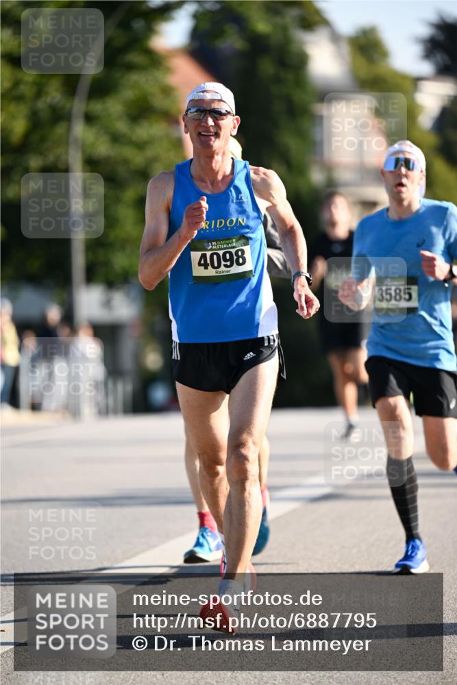 01.09.2024 - BARMER Alsterlauf Dr. Thomas Lammeyer http://msf.ph/oto/6887795 01.09.2024 09:21:44 Laufen 35, 4098, 3585 meine-sportfotos.de