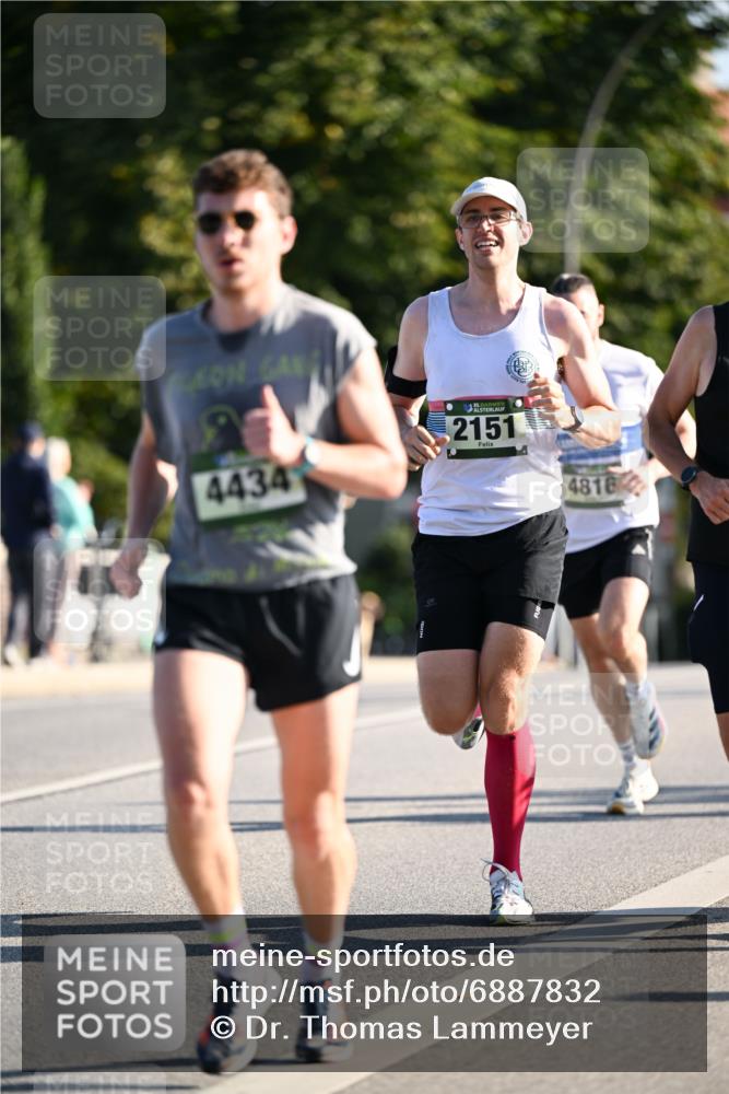 01.09.2024 - BARMER Alsterlauf Dr. Thomas Lammeyer http://msf.ph/oto/6887832 01.09.2024 09:21:51 Laufen 4434, 35, 2151, 4816 meine-sportfotos.de