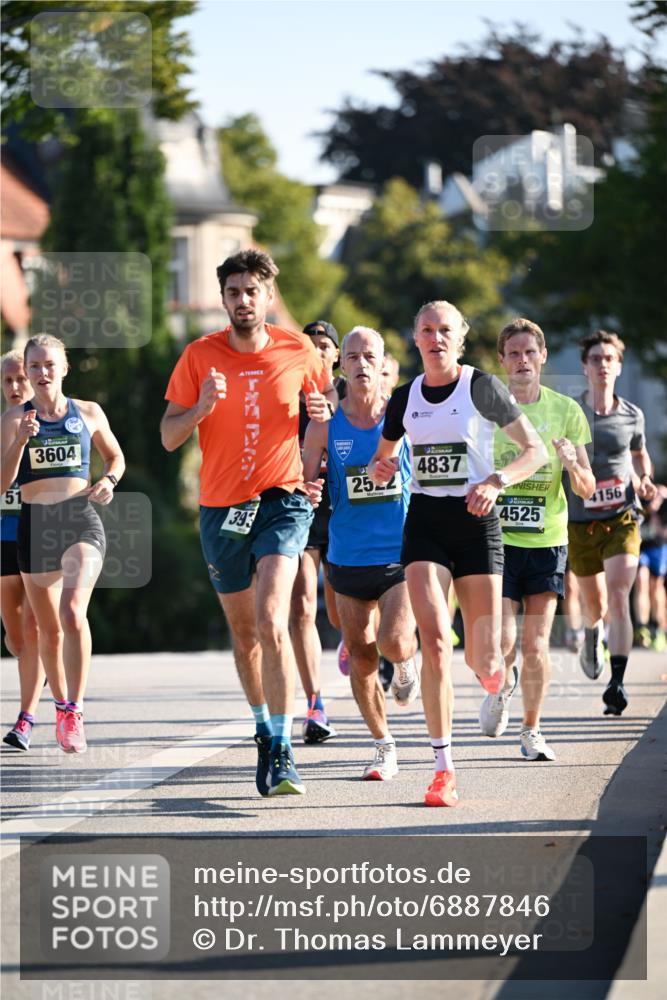 01.09.2024 - BARMER Alsterlauf Dr. Thomas Lammeyer http://msf.ph/oto/6887846 01.09.2024 09:21:54 Laufen 51, 3604, 393, 25, 2, 4837, 2, 4525, 4156 meine-sportfotos.de