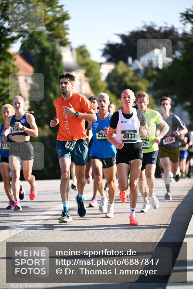 01.09.2024 - BARMER Alsterlauf Dr. Thomas Lammeyer http://msf.ph/oto/6887847 01.09.2024 09:21:55 Laufen 510, 360, 393, 14, 252, 4837, 25, 4156 meine-sportfotos.de