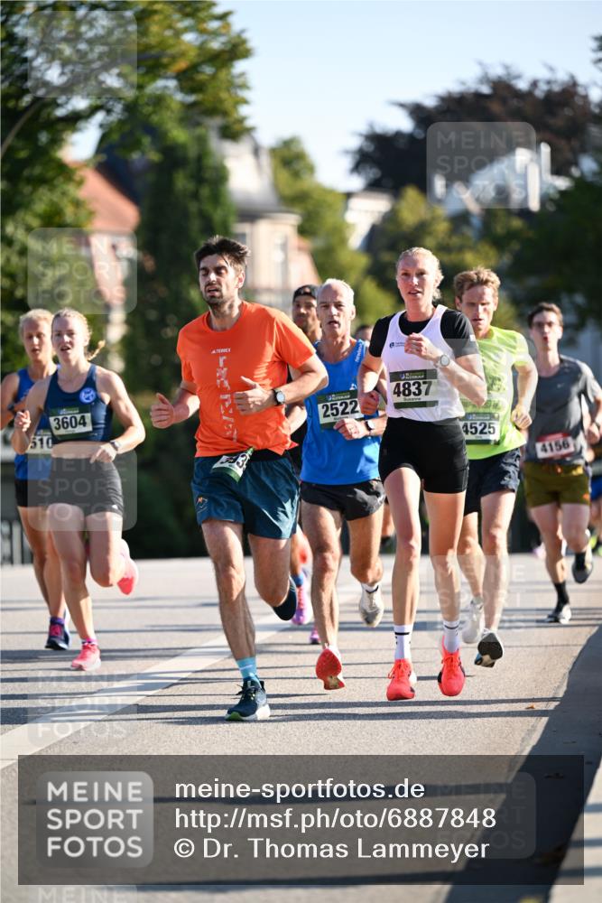 01.09.2024 - BARMER Alsterlauf Dr. Thomas Lammeyer http://msf.ph/oto/6887848 01.09.2024 09:21:55 Laufen 510, 3604, 2522, 4837, 4525, 4156 meine-sportfotos.de