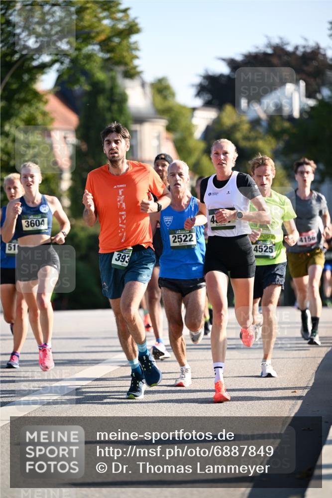 01.09.2024 - BARMER Alsterlauf Dr. Thomas Lammeyer http://msf.ph/oto/6887849 01.09.2024 09:21:55 Laufen 51, 3604, 393, 2522, 4525, 4156 meine-sportfotos.de