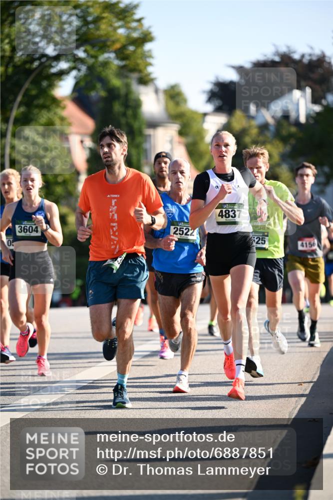 01.09.2024 - BARMER Alsterlauf Dr. Thomas Lammeyer http://msf.ph/oto/6887851 01.09.2024 09:21:55 Laufen 3604, 2522, 4837, 25, 4156 meine-sportfotos.de