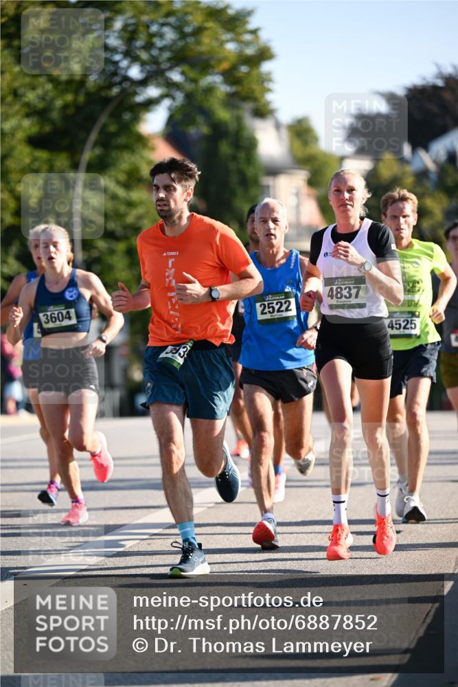01.09.2024 - BARMER Alsterlauf Dr. Thomas Lammeyer http://msf.ph/oto/6887852 01.09.2024 09:21:56 Laufen 3604, 2522, 4837, 4525 meine-sportfotos.de