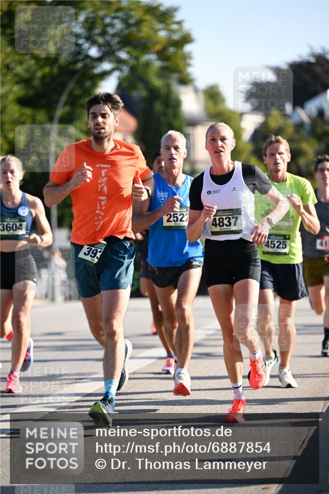 01.09.2024 - BARMER Alsterlauf Dr. Thomas Lammeyer http://msf.ph/oto/6887854 01.09.2024 09:21:56 Laufen 3604, 393, 2522, 4837, 4525, 41 meine-sportfotos.de