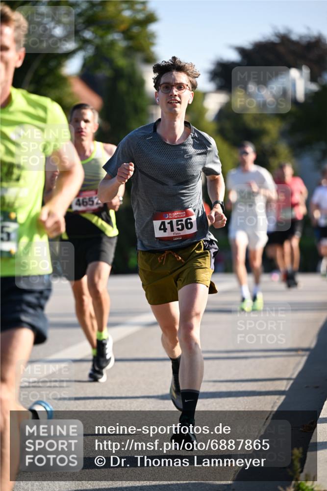 01.09.2024 - BARMER Alsterlauf Dr. Thomas Lammeyer http://msf.ph/oto/6887865 01.09.2024 09:21:58 Laufen 4652, 1035, 4156 meine-sportfotos.de