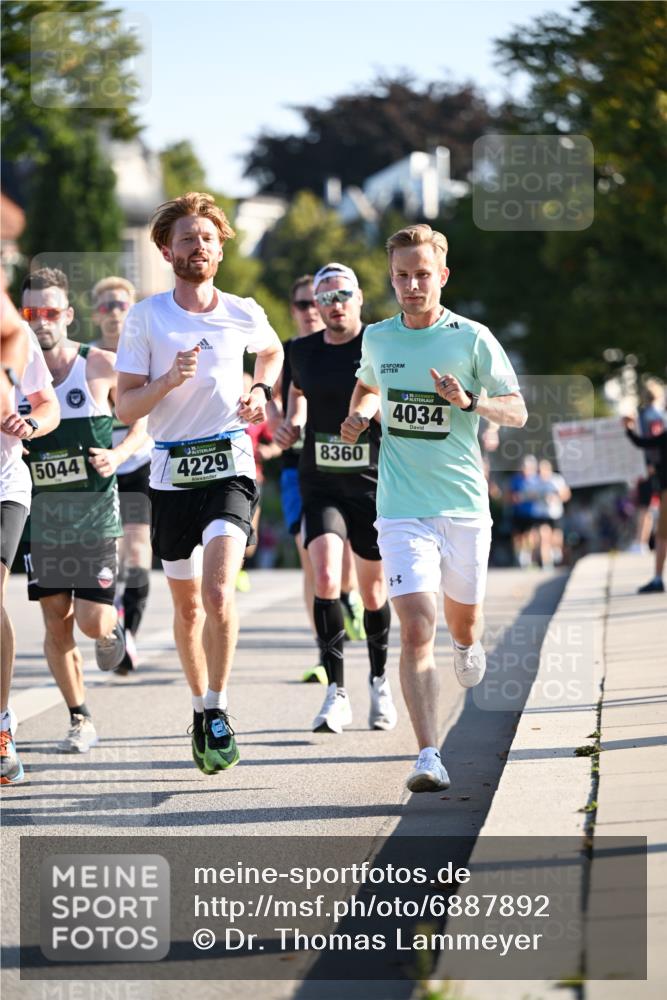 01.09.2024 - BARMER Alsterlauf Dr. Thomas Lammeyer http://msf.ph/oto/6887892 01.09.2024 09:22:03 Laufen 5044, 4229, 8360, 4034 meine-sportfotos.de