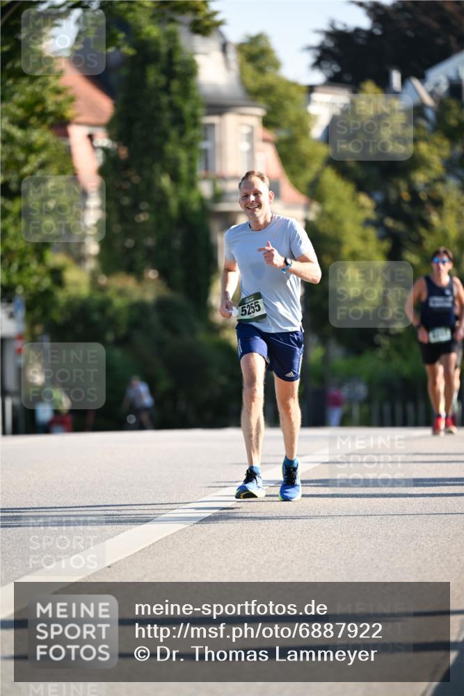 01.09.2024 - BARMER Alsterlauf Dr. Thomas Lammeyer http://msf.ph/oto/6887922 01.09.2024 09:22:10 Laufen 5255 meine-sportfotos.de