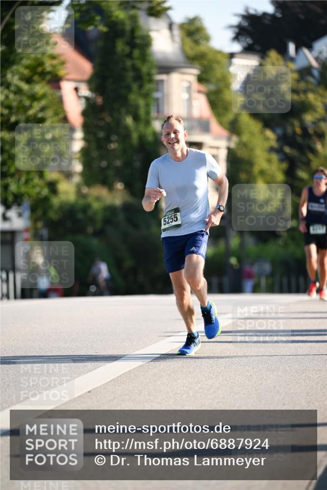 01.09.2024 - BARMER Alsterlauf Dr. Thomas Lammeyer http://msf.ph/oto/6887924 01.09.2024 09:22:10 Laufen 5255 meine-sportfotos.de