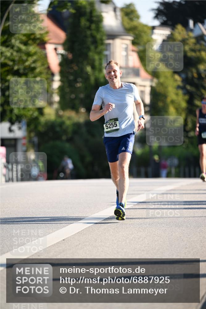 01.09.2024 - BARMER Alsterlauf Dr. Thomas Lammeyer http://msf.ph/oto/6887925 01.09.2024 09:22:10 Laufen 5255 meine-sportfotos.de