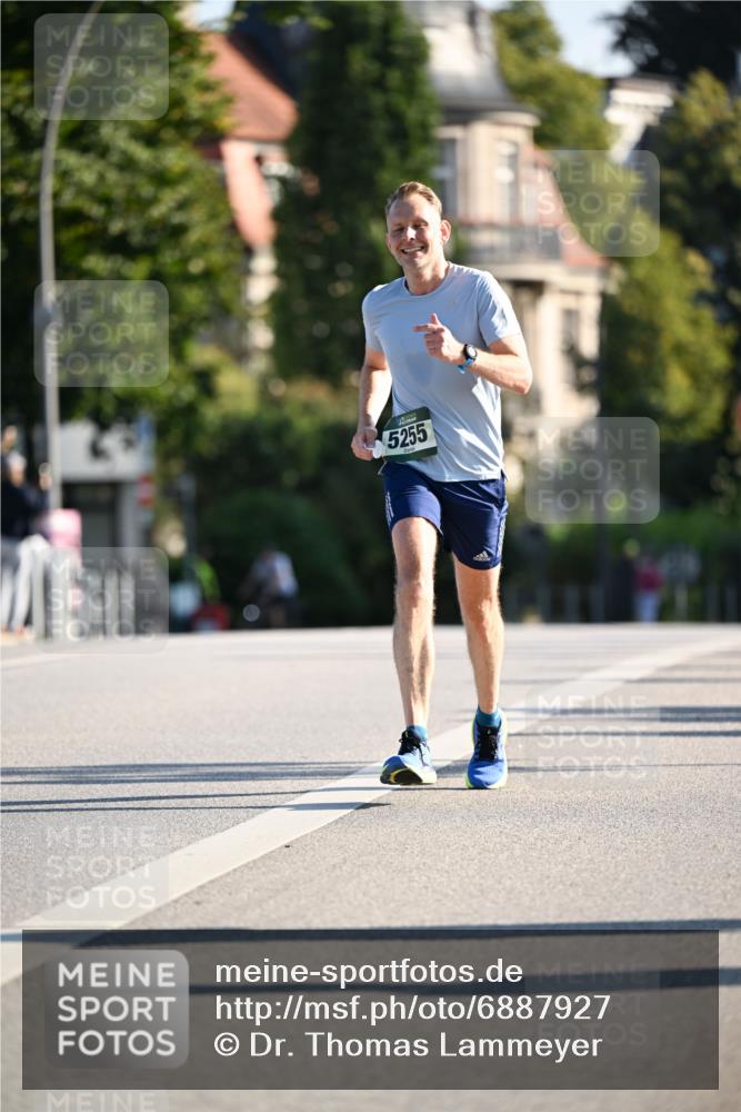 01.09.2024 - BARMER Alsterlauf Dr. Thomas Lammeyer http://msf.ph/oto/6887927 01.09.2024 09:22:10 Laufen 5255 meine-sportfotos.de