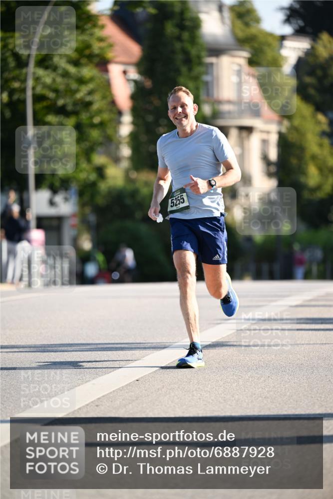 01.09.2024 - BARMER Alsterlauf Dr. Thomas Lammeyer http://msf.ph/oto/6887928 01.09.2024 09:22:11 Laufen 5255 meine-sportfotos.de