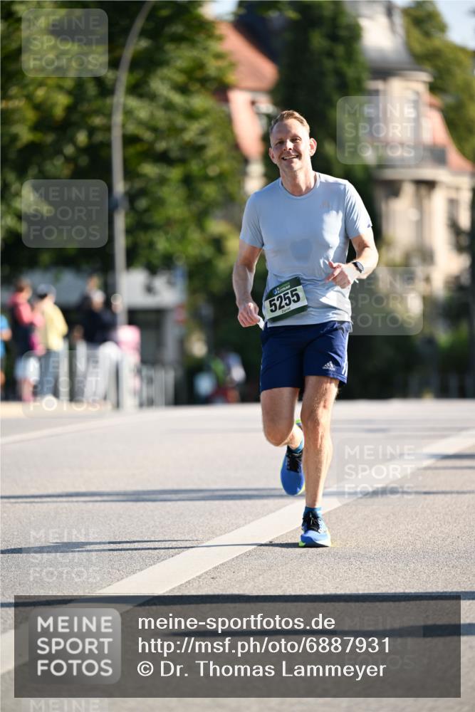 01.09.2024 - BARMER Alsterlauf Dr. Thomas Lammeyer http://msf.ph/oto/6887931 01.09.2024 09:22:11 Laufen 5255 meine-sportfotos.de