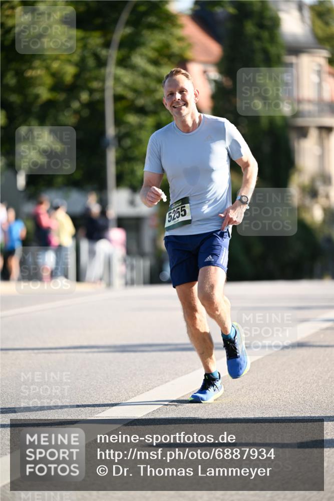 01.09.2024 - BARMER Alsterlauf Dr. Thomas Lammeyer http://msf.ph/oto/6887934 01.09.2024 09:22:11 Laufen 5255 meine-sportfotos.de
