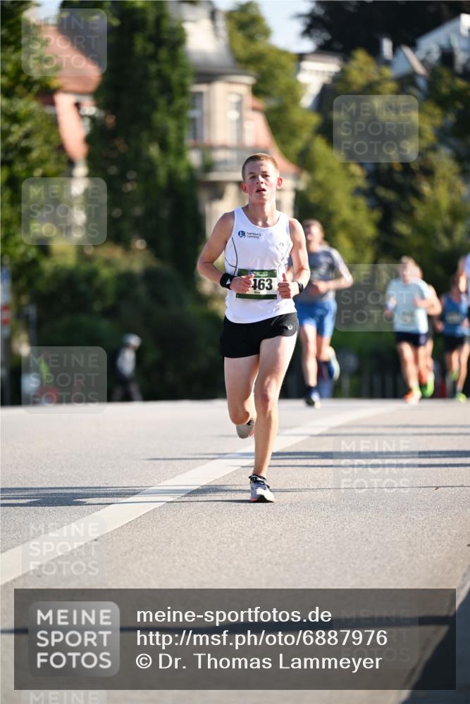 01.09.2024 - BARMER Alsterlauf Dr. Thomas Lammeyer http://msf.ph/oto/6887976 01.09.2024 09:22:19 Laufen 463 meine-sportfotos.de