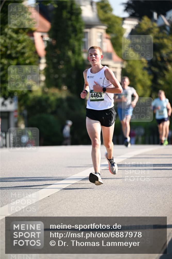 01.09.2024 - BARMER Alsterlauf Dr. Thomas Lammeyer http://msf.ph/oto/6887978 01.09.2024 09:22:20 Laufen 4463 meine-sportfotos.de