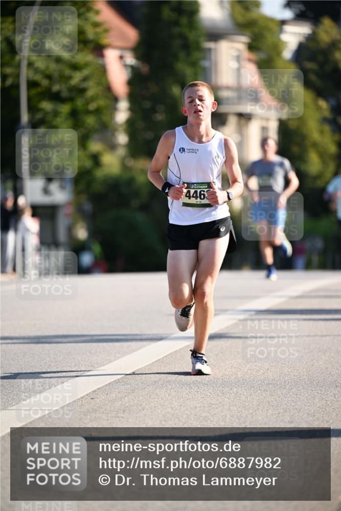 01.09.2024 - BARMER Alsterlauf Dr. Thomas Lammeyer http://msf.ph/oto/6887982 01.09.2024 09:22:20 Laufen 4463 meine-sportfotos.de