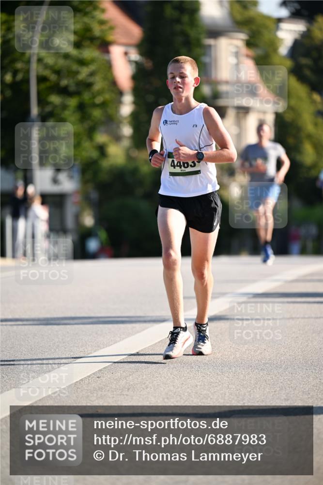 01.09.2024 - BARMER Alsterlauf Dr. Thomas Lammeyer http://msf.ph/oto/6887983 01.09.2024 09:22:20 Laufen 4405 meine-sportfotos.de