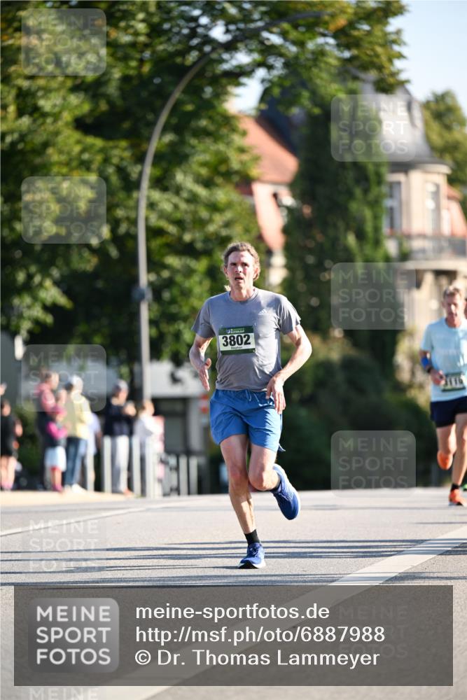 01.09.2024 - BARMER Alsterlauf Dr. Thomas Lammeyer http://msf.ph/oto/6887988 01.09.2024 09:22:24 Laufen 3802 meine-sportfotos.de