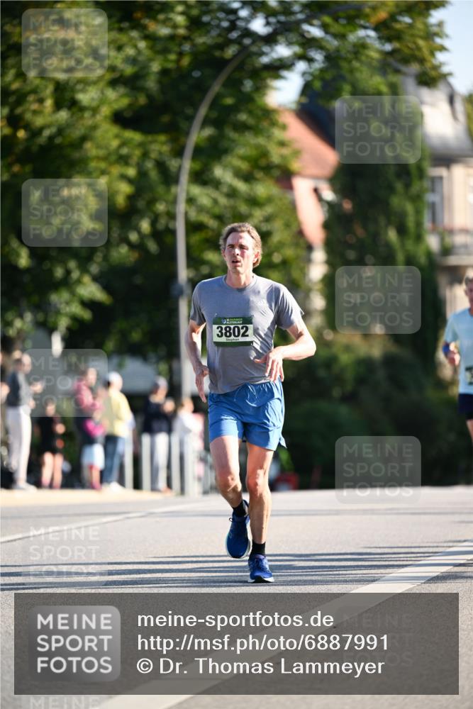 01.09.2024 - BARMER Alsterlauf Dr. Thomas Lammeyer http://msf.ph/oto/6887991 01.09.2024 09:22:24 Laufen 3802 meine-sportfotos.de