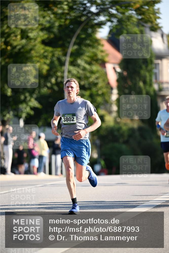 01.09.2024 - BARMER Alsterlauf Dr. Thomas Lammeyer http://msf.ph/oto/6887993 01.09.2024 09:22:25 Laufen 3802 meine-sportfotos.de
