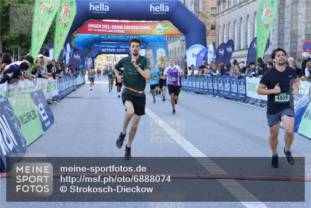 01.09.2024 - BARMER Alsterlauf Strokosch-Dieckow http://msf.ph/oto/6888074 01.09.2024 09:48:30 Ziel 2773, 2879, 2986, 3462, 4356, 4438, 4560, 4709, 4874, 4920, 5083, 5088 meine-sportfotos.de