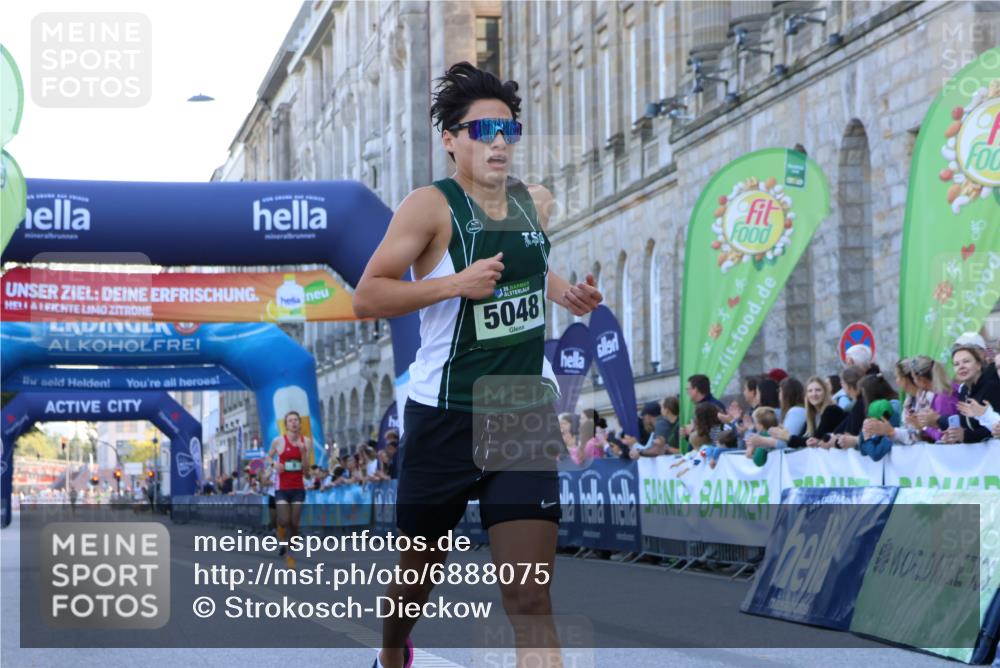 01.09.2024 - BARMER Alsterlauf Strokosch-Dieckow http://msf.ph/oto/6888075 01.09.2024 09:32:43 Ziel 9, 17, 4884, 5048 meine-sportfotos.de