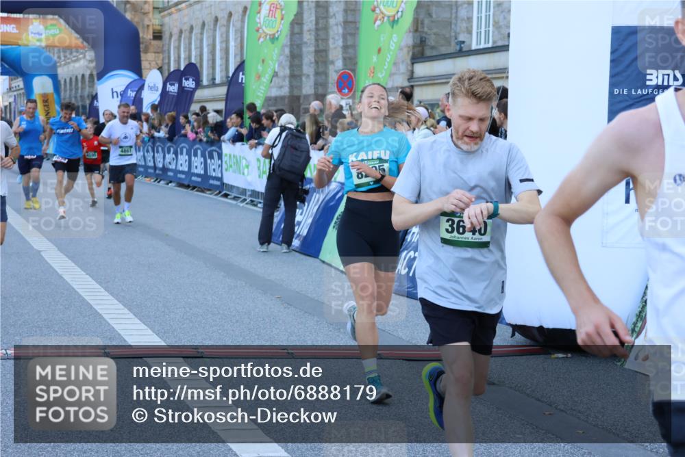 01.09.2024 - BARMER Alsterlauf Strokosch-Dieckow http://msf.ph/oto/6888179 01.09.2024 09:49:07 Ziel 2504, 2613, 3629, 3640, 3810, 4119, 4374, 4415, 4416, 4545, 4595, 4622, 4848, 4861, 4935, 5015, 8040, 8169, 8205, 8250, 8306 meine-sportfotos.de