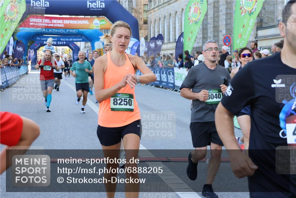 01.09.2024 - BARMER Alsterlauf Strokosch-Dieckow http://msf.ph/oto/6888205 01.09.2024 09:49:15 Ziel 2168, 2276, 2336, 2470, 2581, 3710, 3891, 4337, 4370, 4374, 4415, 4416, 4545, 4622, 4935, 5191, 8040, 8250, 8293, 8306 meine-sportfotos.de