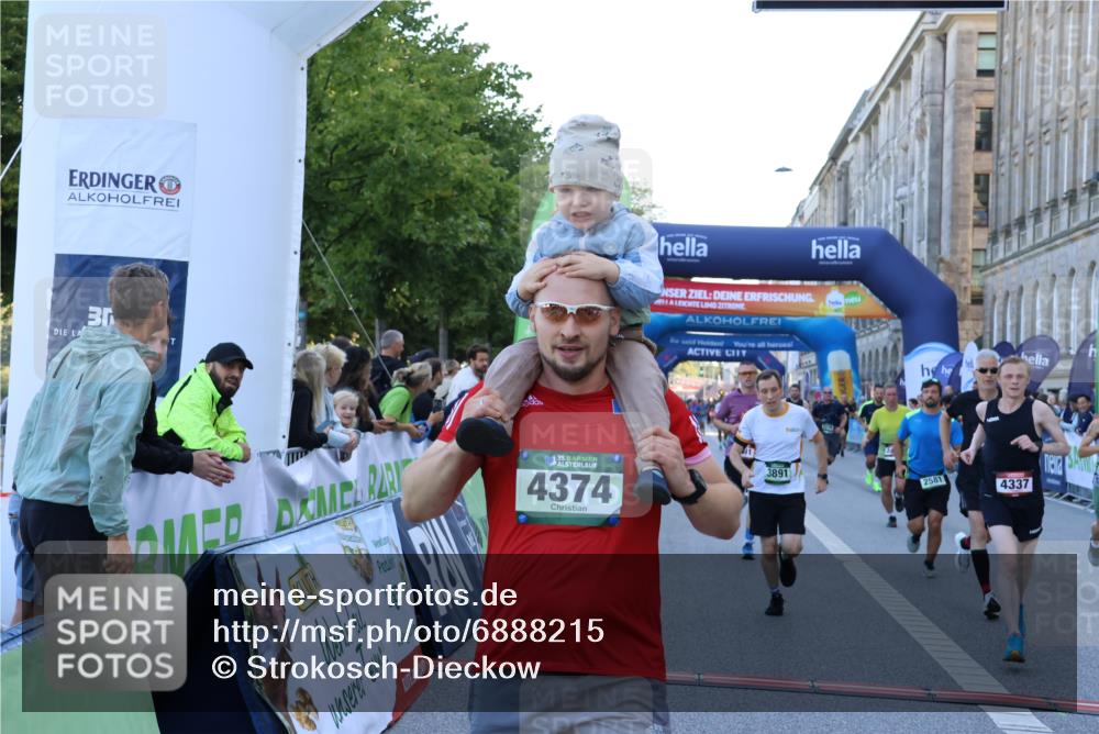 01.09.2024 - BARMER Alsterlauf Strokosch-Dieckow http://msf.ph/oto/6888215 01.09.2024 09:49:19 Ziel 2168, 2276, 2336, 2454, 2470, 2581, 3710, 3891, 4337, 4370, 4374, 4622, 5191, 8293 meine-sportfotos.de