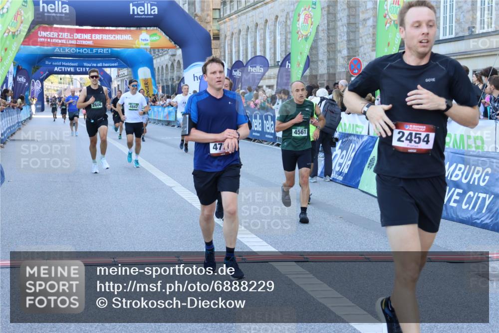 01.09.2024 - BARMER Alsterlauf Strokosch-Dieckow http://msf.ph/oto/6888229 01.09.2024 09:49:30 Ziel 2028, 2187, 2454, 2558, 2606, 4235, 4259, 4561, 4681, 4790, 4847, 5039, 5137, 8307, 8316 meine-sportfotos.de