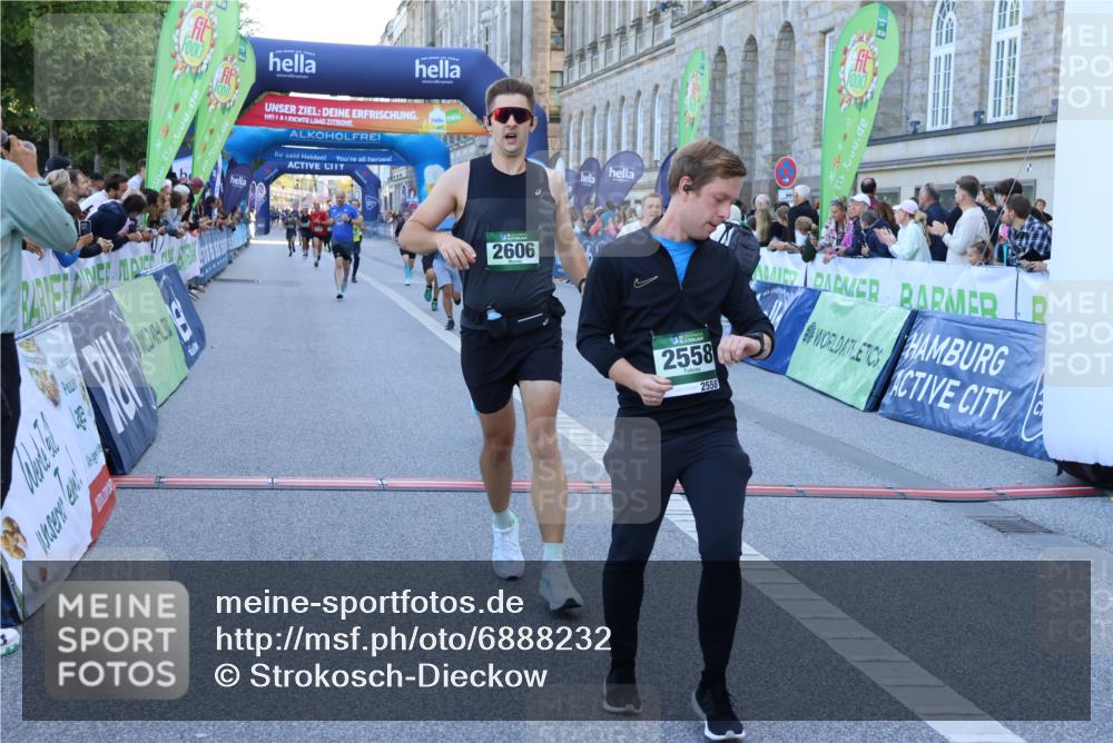 01.09.2024 - BARMER Alsterlauf Strokosch-Dieckow http://msf.ph/oto/6888232 01.09.2024 09:49:33 Ziel 2028, 2187, 2558, 2606, 4126, 4224, 4235, 4259, 4561, 4681, 4790, 4847, 5039, 5137, 8307, 8316 meine-sportfotos.de