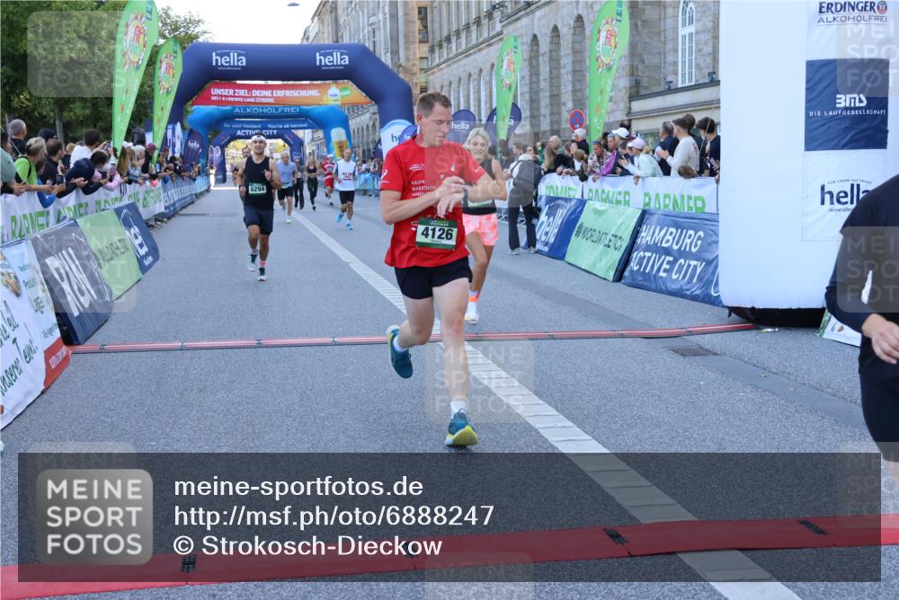 01.09.2024 - BARMER Alsterlauf Strokosch-Dieckow http://msf.ph/oto/6888247 01.09.2024 09:49:43 Ziel 2281, 2466, 3447, 3892, 4126, 4153, 4224, 4259, 4316, 4832, 8031, 8107, 8294, 8316 meine-sportfotos.de