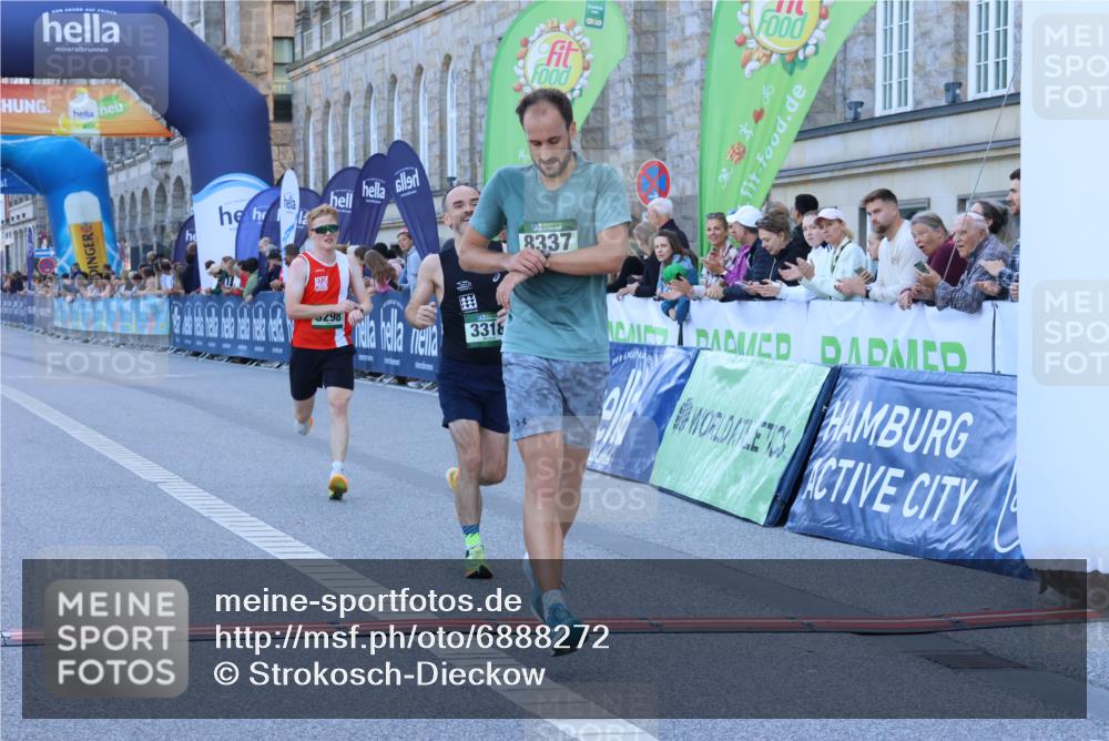 01.09.2024 - BARMER Alsterlauf Strokosch-Dieckow http://msf.ph/oto/6888272 01.09.2024 09:35:25 Ziel 34, 3298, 3318, 4802, 8337 meine-sportfotos.de