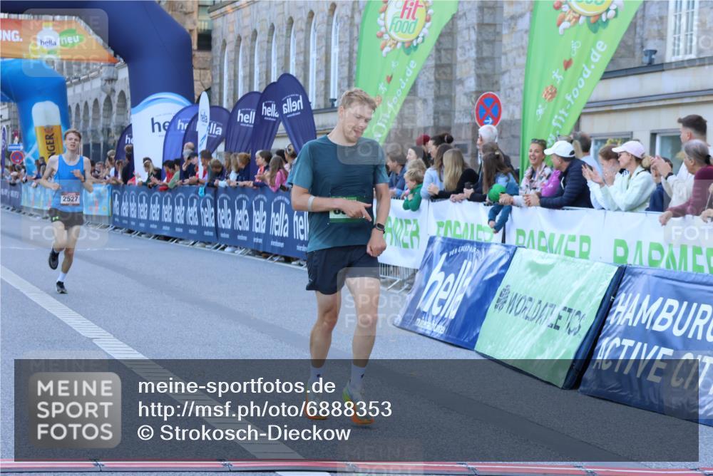 01.09.2024 - BARMER Alsterlauf Strokosch-Dieckow http://msf.ph/oto/6888353 01.09.2024 09:36:18 Ziel 30, 2527, 3729, 8382 meine-sportfotos.de
