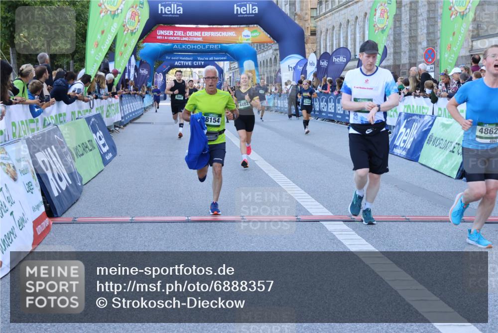 01.09.2024 - BARMER Alsterlauf Strokosch-Dieckow http://msf.ph/oto/6888357 01.09.2024 09:50:25 Ziel 2411, 2700, 2987, 4002, 4035, 4067, 4546, 4623, 4784, 4862, 4882, 4910, 5140, 5164, 8154 meine-sportfotos.de