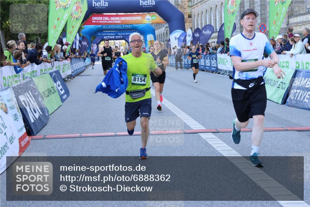01.09.2024 - BARMER Alsterlauf Strokosch-Dieckow http://msf.ph/oto/6888362 01.09.2024 09:50:25 Ziel 2411, 2700, 2987, 4002, 4035, 4067, 4546, 4623, 4784, 4862, 4882, 4910, 5140, 5164, 8154 meine-sportfotos.de