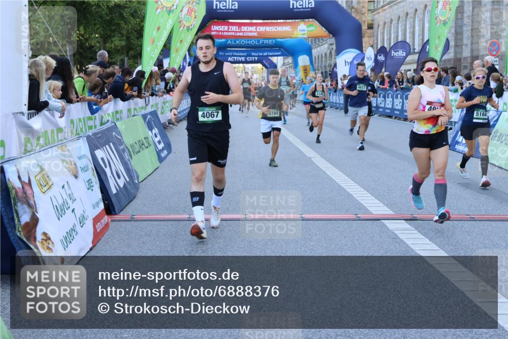 01.09.2024 - BARMER Alsterlauf Strokosch-Dieckow http://msf.ph/oto/6888376 01.09.2024 09:50:29 Ziel 2411, 2987, 3813, 4002, 4035, 4067, 4289, 4623, 4784, 4882, 4910, 5140, 5164, 5295 meine-sportfotos.de