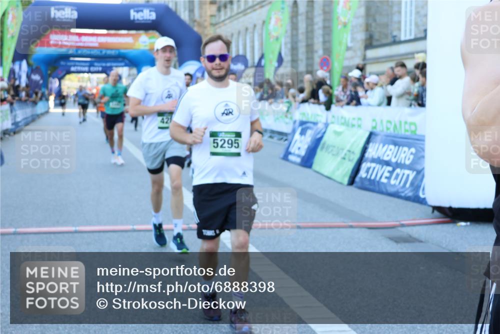 01.09.2024 - BARMER Alsterlauf Strokosch-Dieckow http://msf.ph/oto/6888398 01.09.2024 09:50:39 Ziel 2189, 2480, 2538, 2957, 3280, 3813, 3890, 4095, 4183, 4228, 4289, 4306, 4321, 4467, 4662, 5250, 5295, 8115 meine-sportfotos.de
